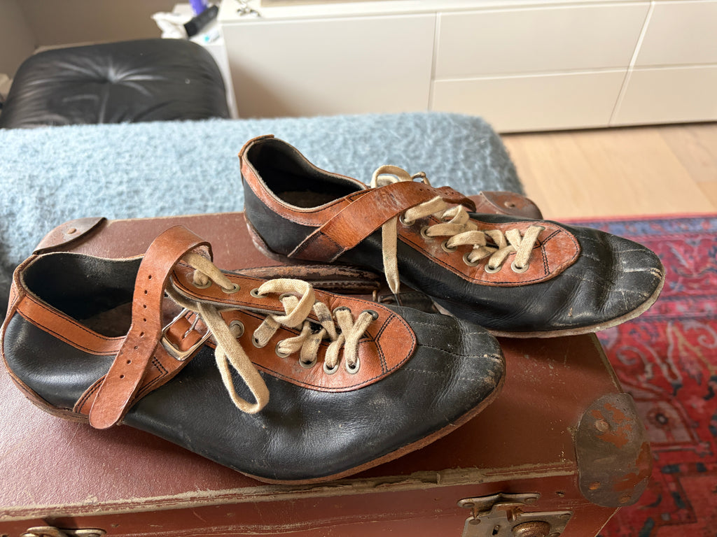 Vintage skøyter i original koffert – unikt dekorativt samlersett