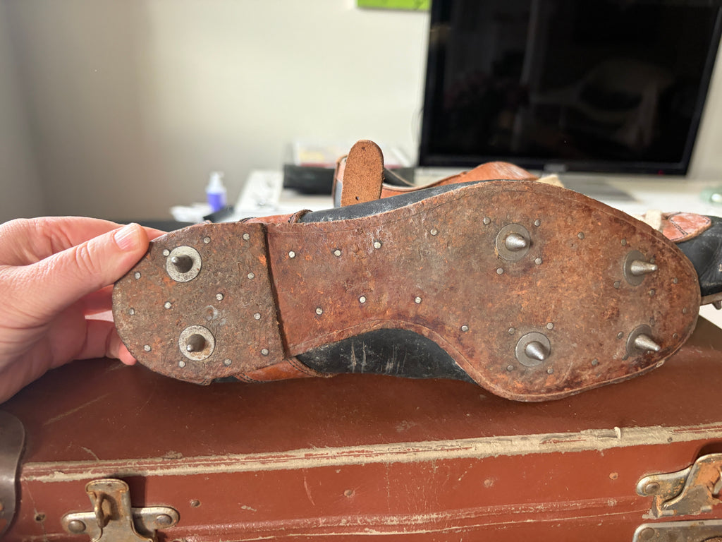 Vintage skøyter i original koffert – unikt dekorativt samlersett