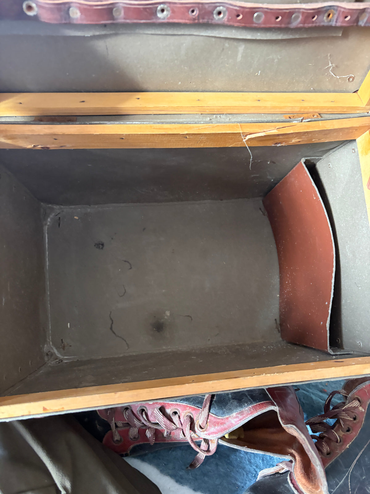 Vintage skøyter i original koffert – unikt dekorativt samlersett